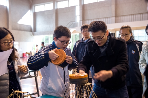 科技節報道九竹籤橋樑紙質投石車小製作評比