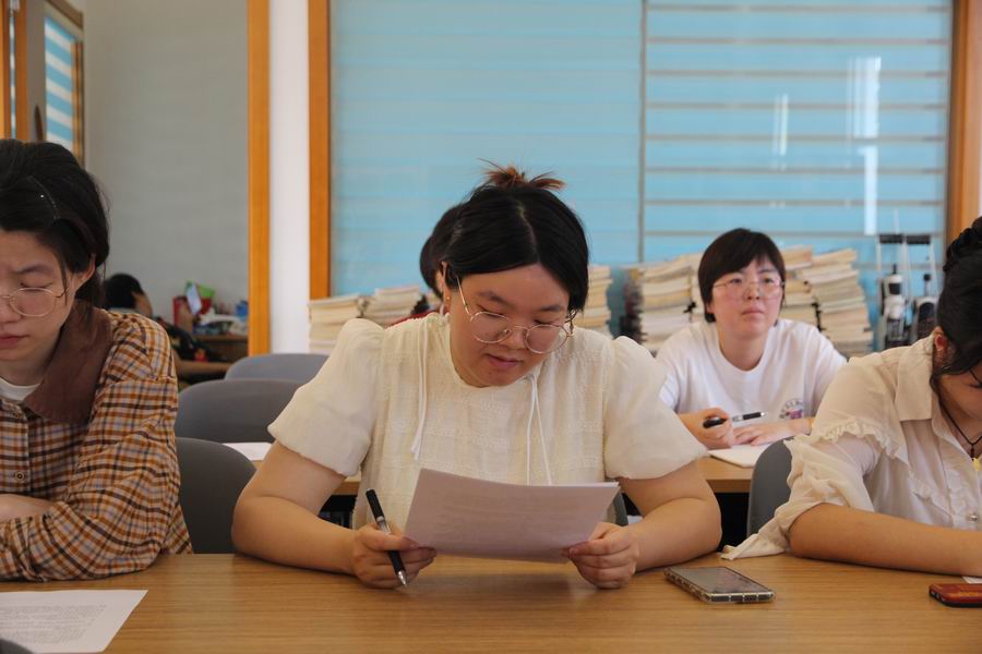 首页>学校管理>学校新闻>撰稿:李青青摄影:刘金艳审核:曹美芳沪公网安