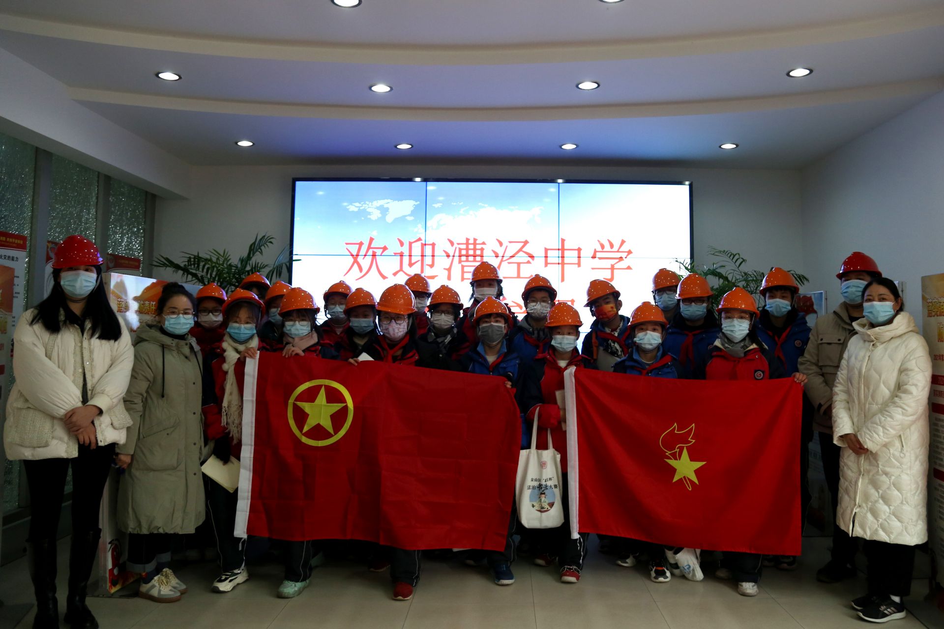 保护水资源共护水生态漕泾中学组织开展红领巾节水护水社会考察活动