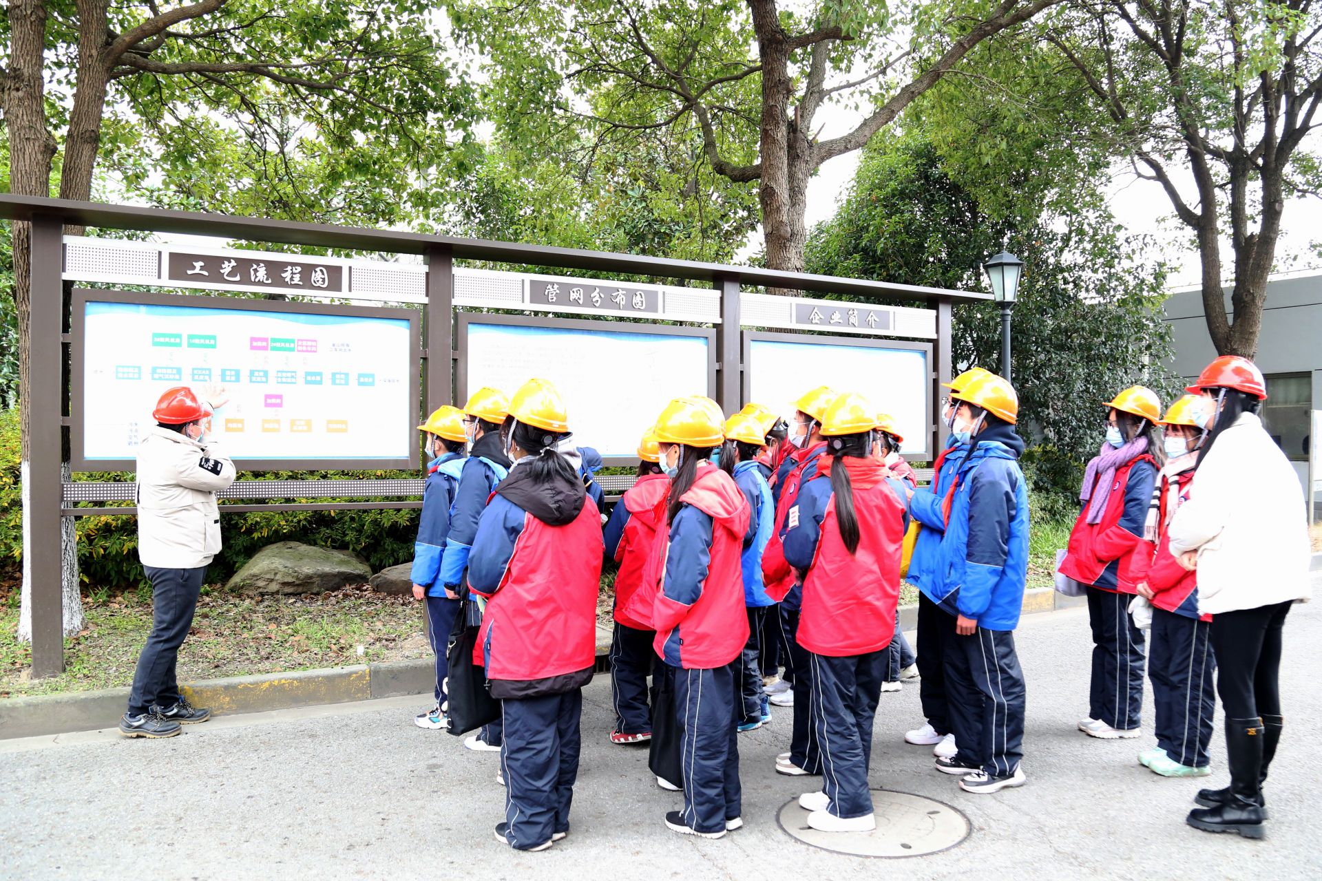 保护水资源共护水生态漕泾中学组织开展红领巾节水护水社会考察活动