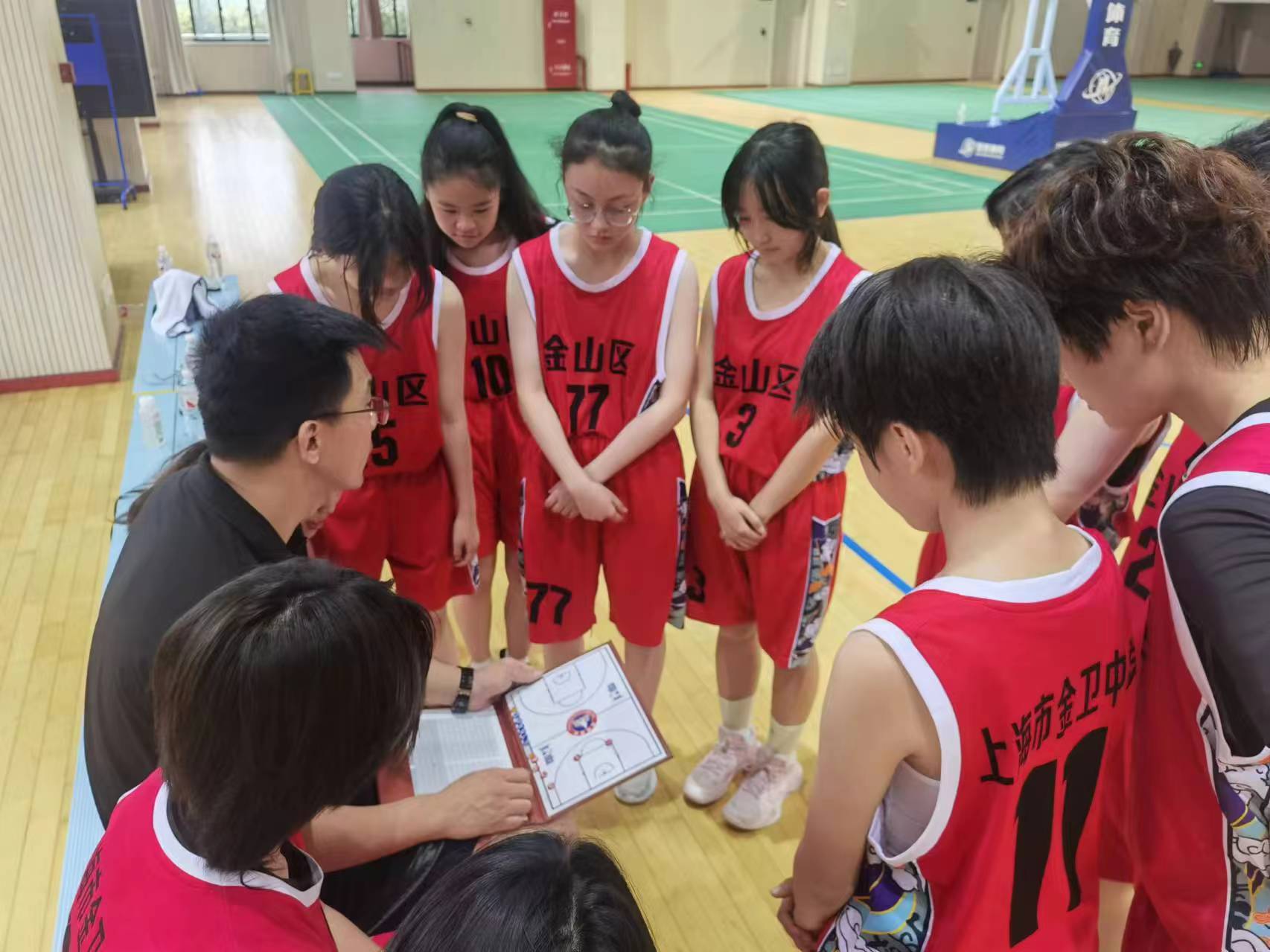 青春似火 迎"篮"而上_金卫中学