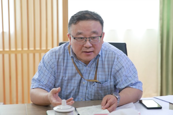 市教委领导来金调研教师队伍建设情况_金山中学