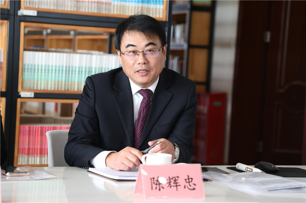 上海市第七期初任校长中小学研修班中学一二组学员莅临我校考察交流