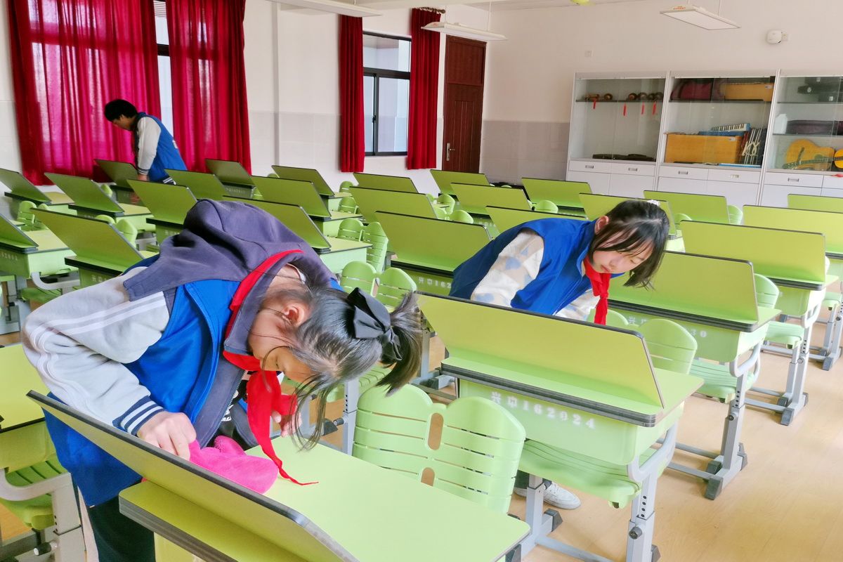 弘扬雷锋精神,争做美德少年_兴塔中学