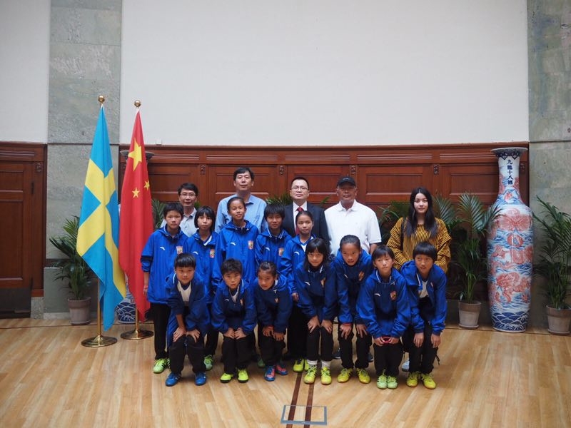 兴塔小学女足首次参加瑞典哥德杯夺冠凯旋