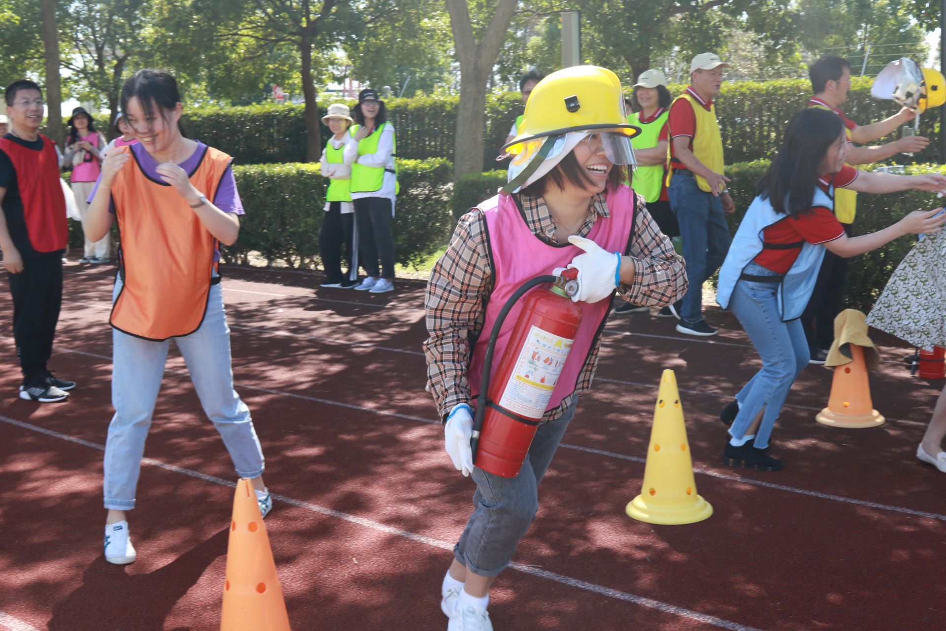 我校举行消防趣味运动会_上海市朱行中学