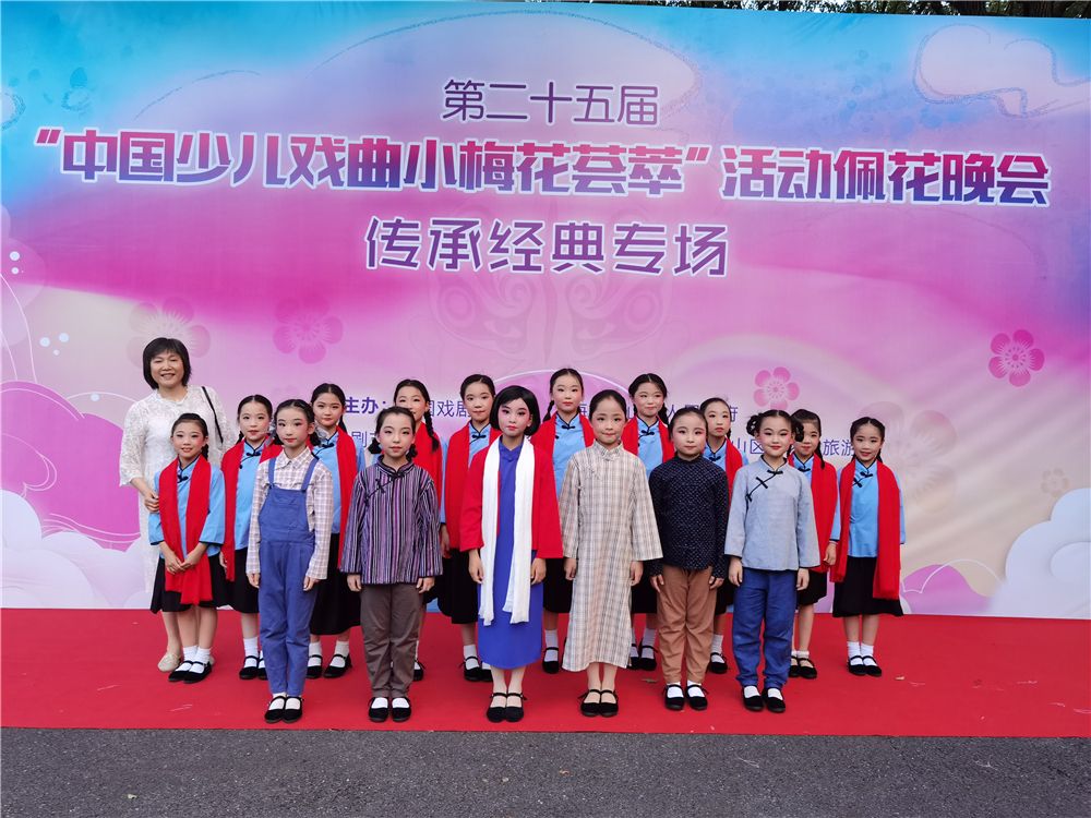 金小梅花开 传承红色经典