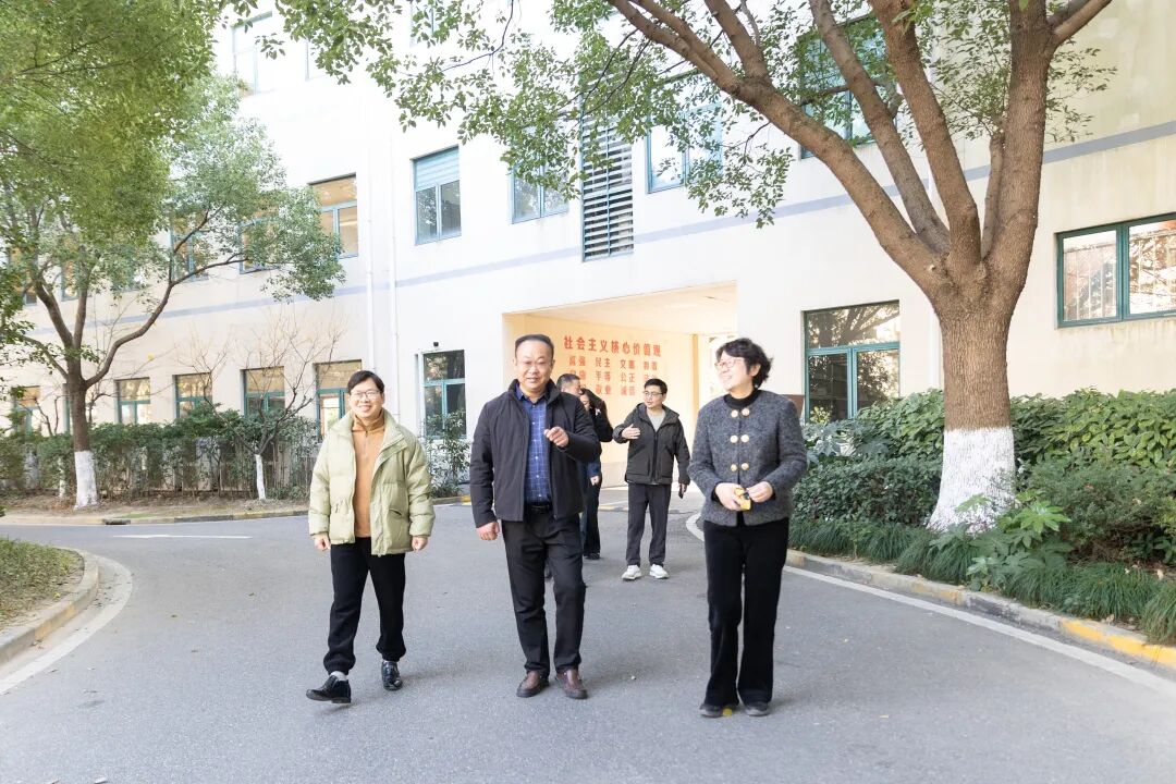 校际交流促发展 互学互鉴共提升——霍邱一中一行来校走访交流_张堰中学