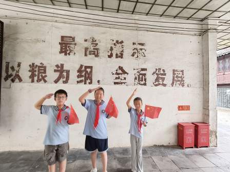 【行走的红领巾】 探寻家乡红色记忆 争做有担当红领巾