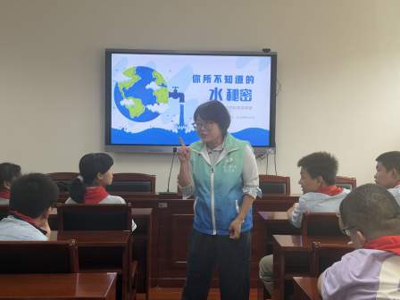 探秘水世界 守护生命源 ——金山区滨海学校开展环保讲座