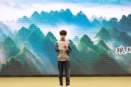 上海市金卫中学第十二届读书节系列活动报道 ——七年级经典诵读比赛 