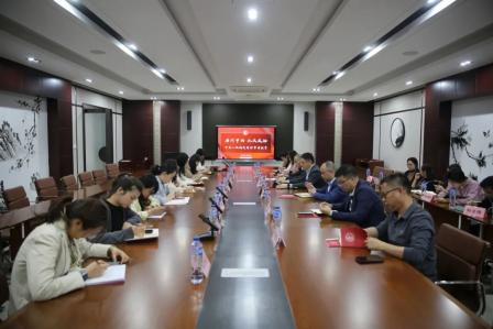厉行节约，化风成俗   ——金山中学中心组开展中央八项规定精神学习教育