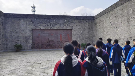 故土怀英烈 青春勇担当