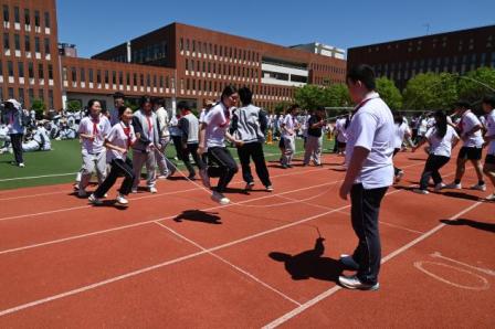 绳舞飞扬 毽跃青春  ——上海市亭新中学2025学年春季运动会