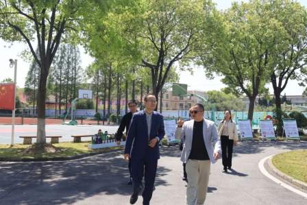 【要闻速递】金山区教育局局长金弢莅临我校走访调研