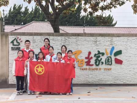 劳动润心 拓印美好——朱行小学开展“爱在阳光 温暖你我”志愿服务活动