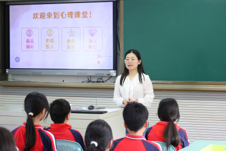 链接真实经验 共研赋能成长——金山区初中心理教研活动在张堰二中举行